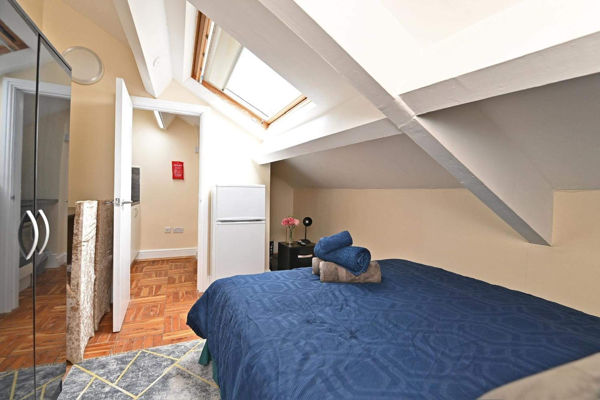 The Elm Wood Apartments Huddersfield Room photo