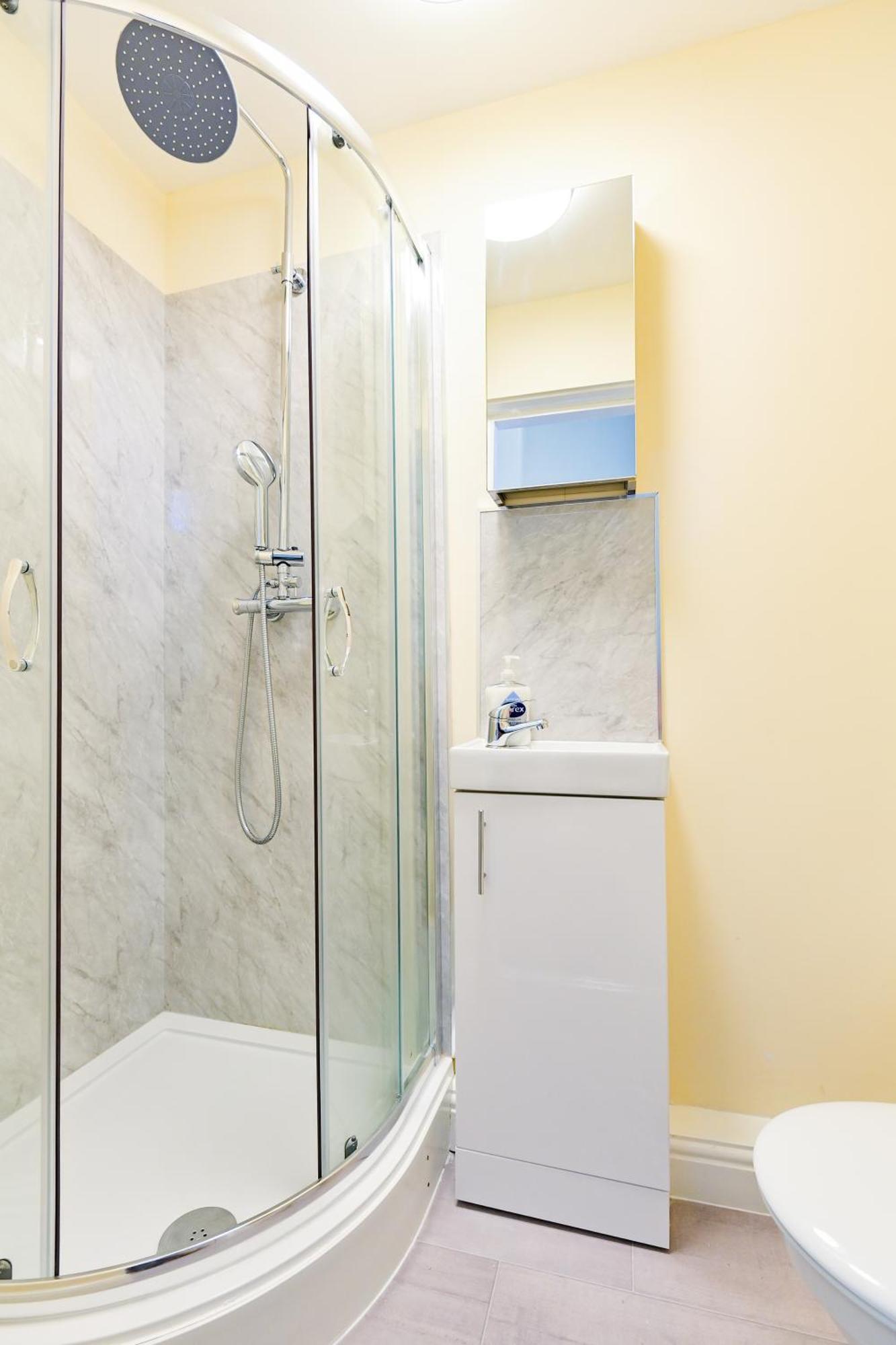 The Elm Wood Apartments Huddersfield Room photo