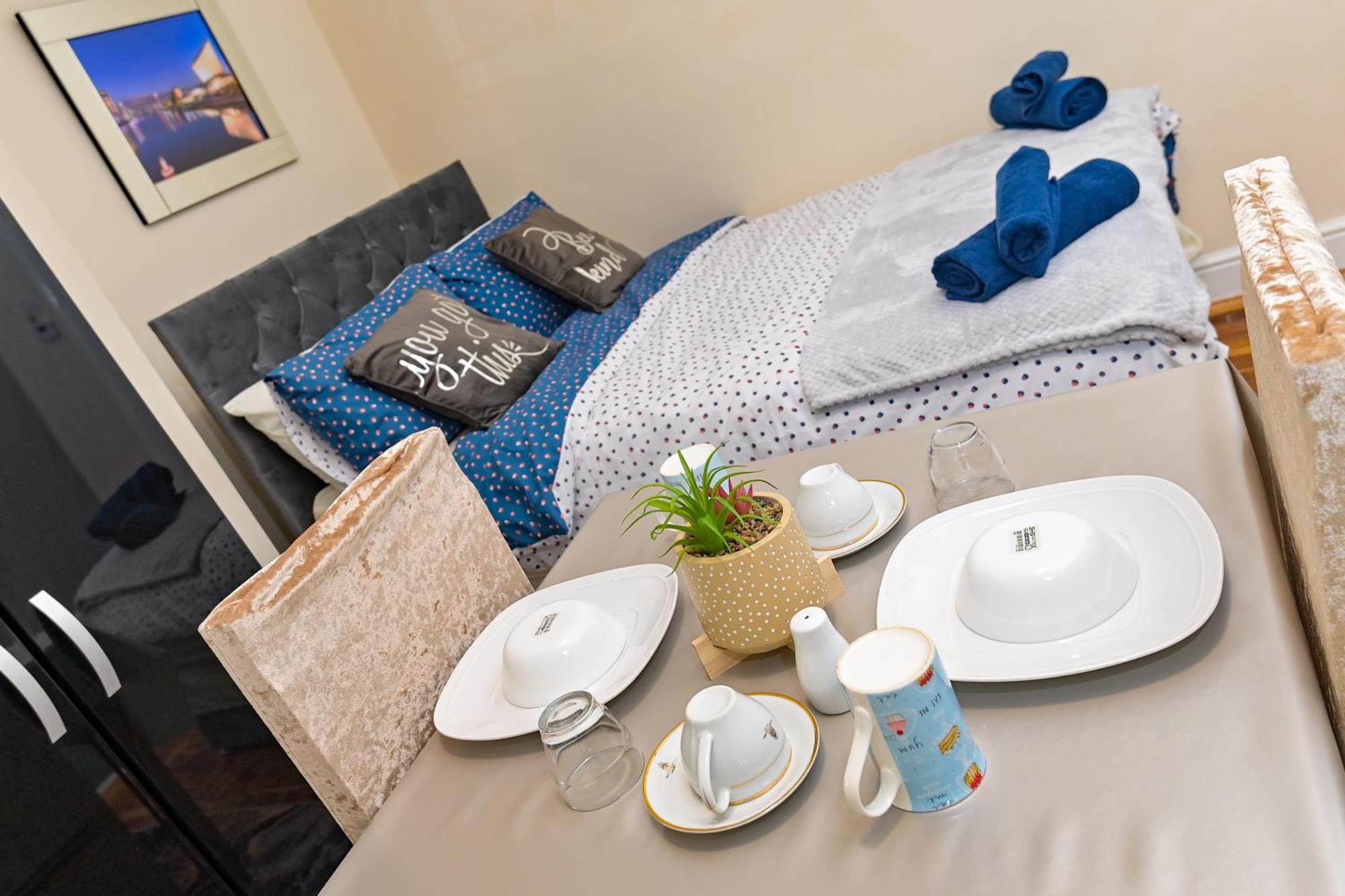 The Elm Wood Apartments Huddersfield Room photo
