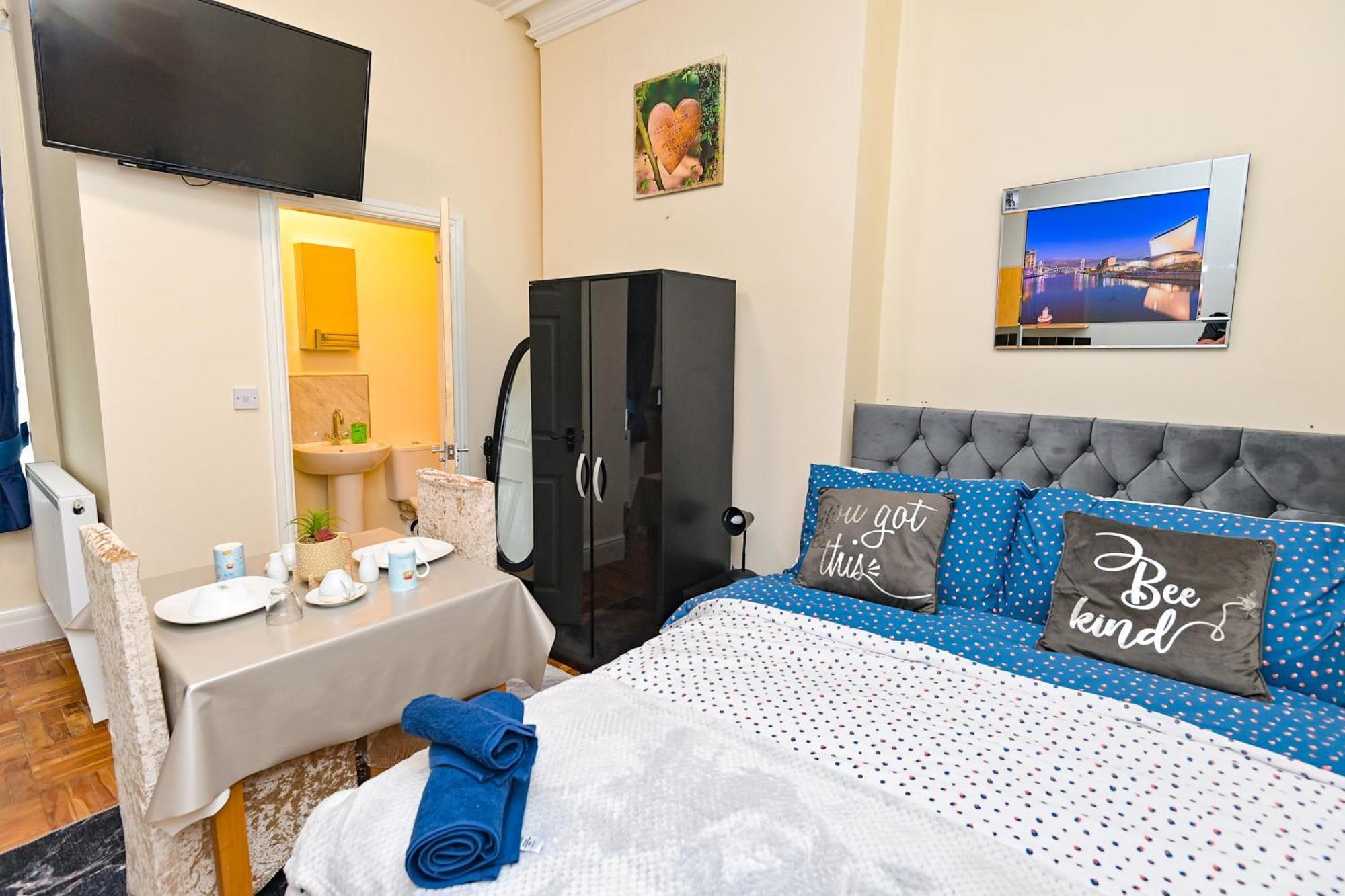 The Elm Wood Apartments Huddersfield Room photo
